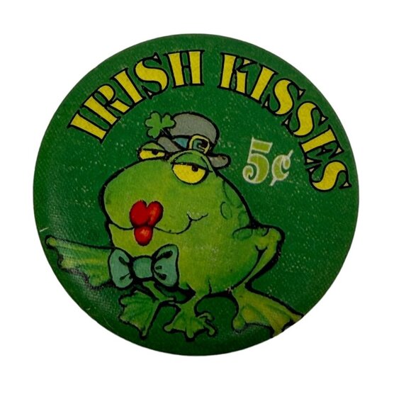 1982 "Irish Kisses 5 cents Frog Pinback Button Pin St. Patrick's Day Paddy - Picture 1 of 5